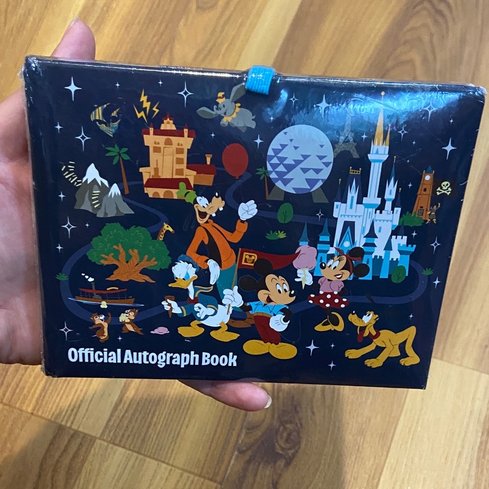 BNWT Walt Disney World Official Autograph Book - Disney Parks - Mickey & Friends